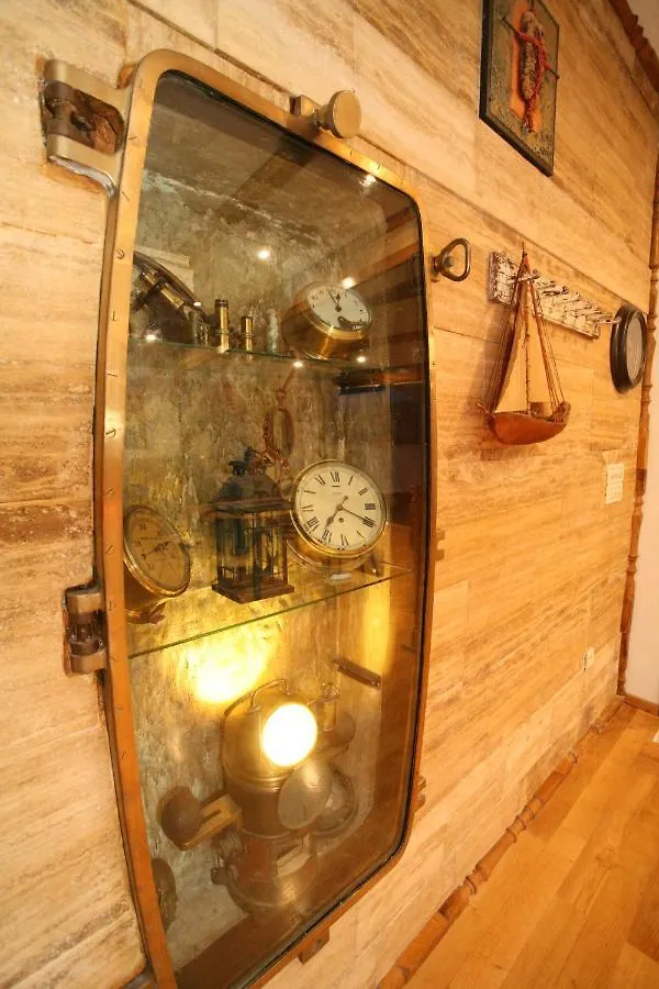 アパート トロギールAntiqueアパートメント クロアチア
